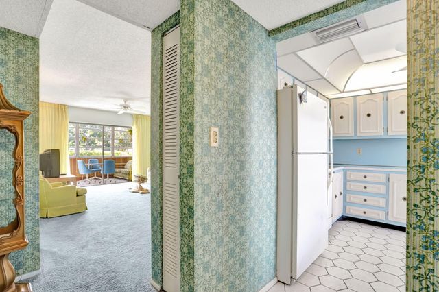 4000 NW 44th Avenue 113, Lauderdale Lakes, FL 33319