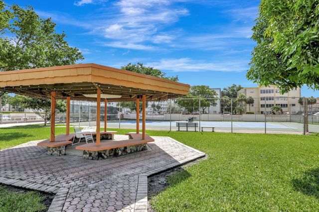 4000 NW 44th Avenue 113, Lauderdale Lakes, FL 33319