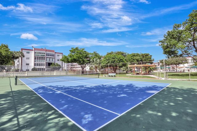 4000 NW 44th Avenue 113, Lauderdale Lakes, FL 33319