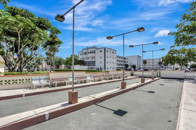 4000 NW 44th Avenue 113, Lauderdale Lakes, FL 33319