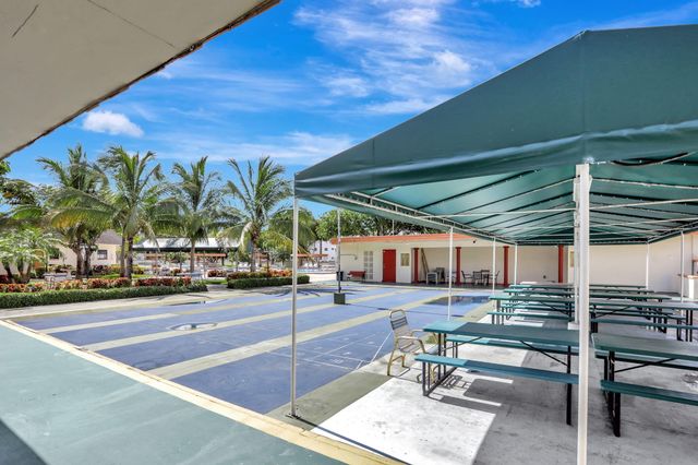 4000 NW 44th Avenue 113, Lauderdale Lakes, FL 33319