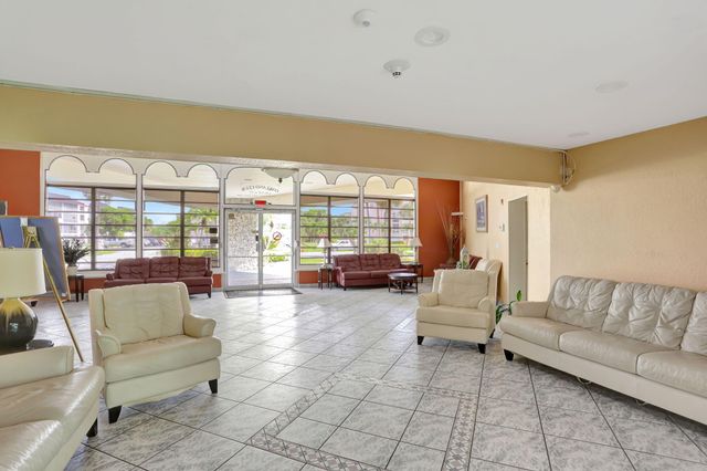 4000 NW 44th Avenue 113, Lauderdale Lakes, FL 33319