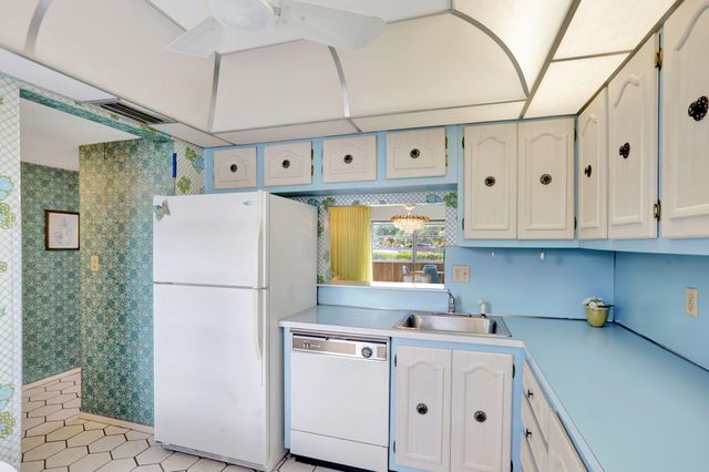 4000 NW 44th Avenue 113, Lauderdale Lakes, FL 33319