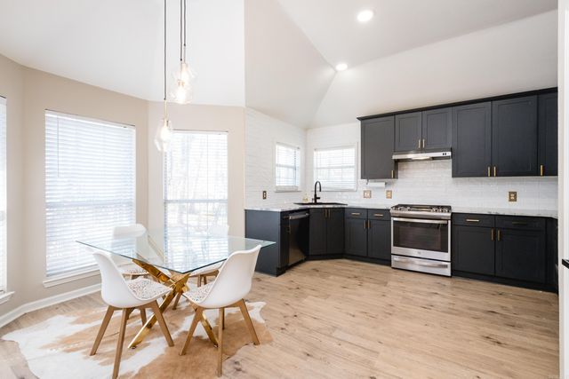 2 Green Oaks Cove, Maumelle, AR 72113