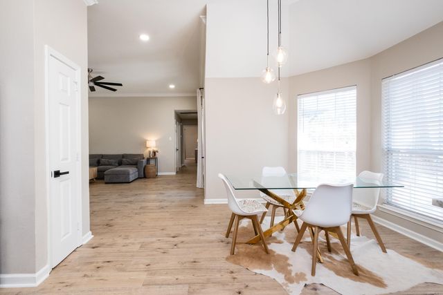 2 Green Oaks Cove, Maumelle, AR 72113