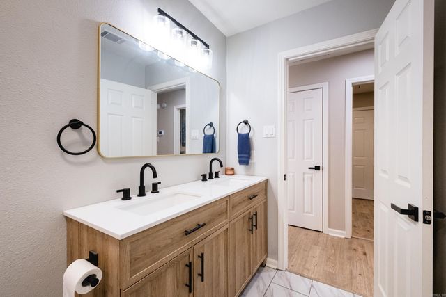 2 Green Oaks Cove, Maumelle, AR 72113