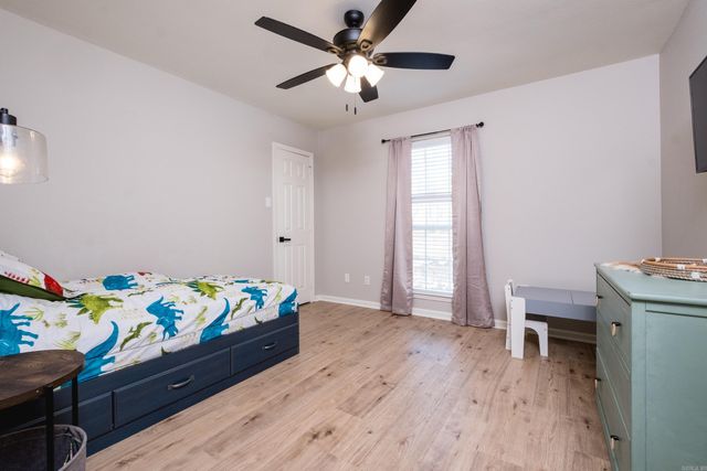 2 Green Oaks Cove, Maumelle, AR 72113