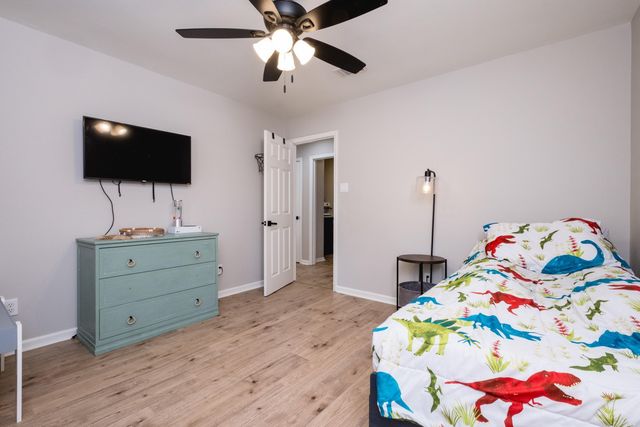 2 Green Oaks Cove, Maumelle, AR 72113