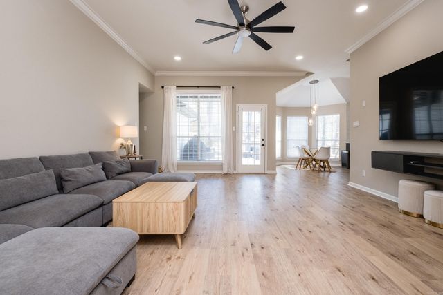 2 Green Oaks Cove, Maumelle, AR 72113