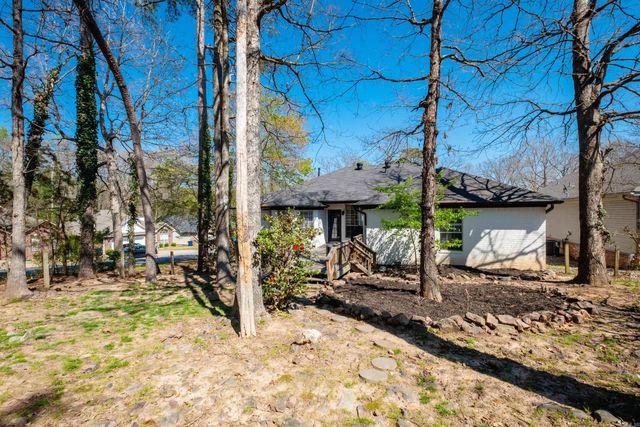 2 Green Oaks Cove, Maumelle, AR 72113