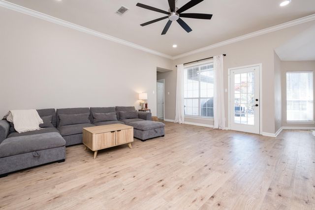 2 Green Oaks Cove, Maumelle, AR 72113