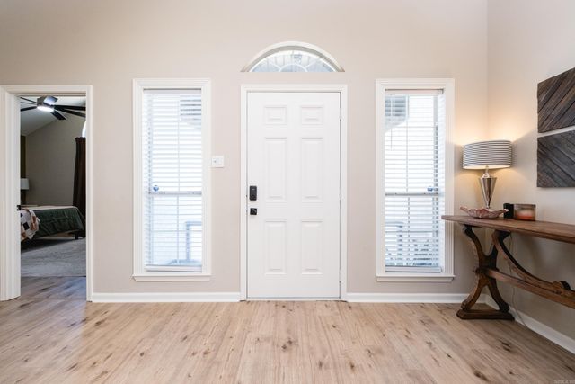 2 Green Oaks Cove, Maumelle, AR 72113