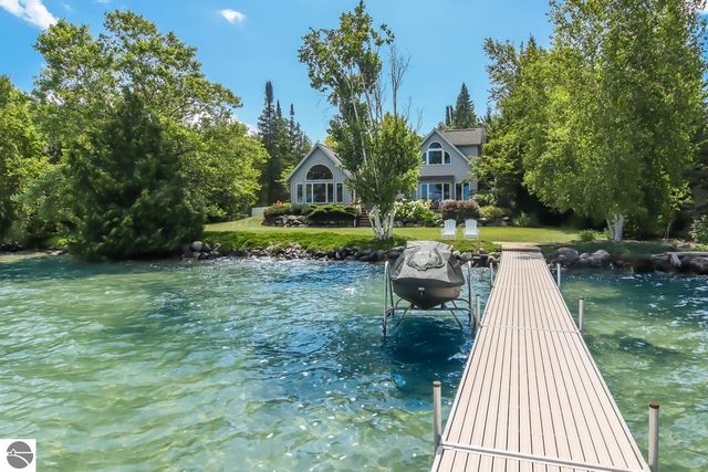 4537 E Duck Lake Road, Lake Leelanau, MI 49653