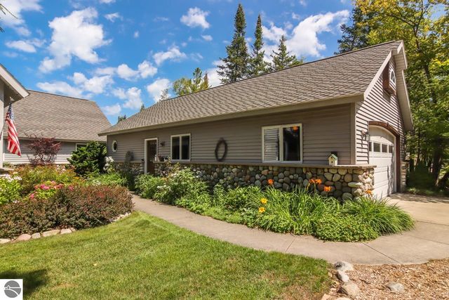 4537 E Duck Lake Road, Lake Leelanau, MI 49653