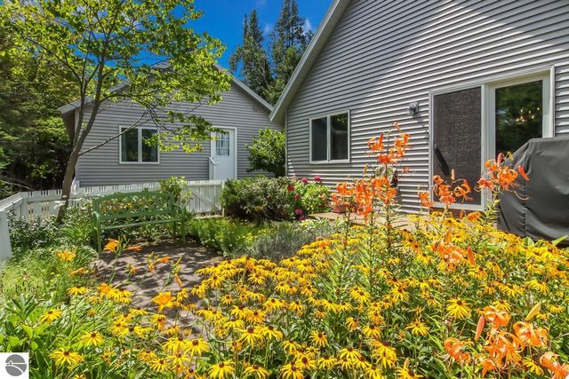 4537 E Duck Lake Road, Lake Leelanau, MI 49653