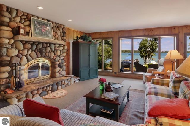 4537 E Duck Lake Road, Lake Leelanau, MI 49653