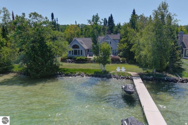 4537 E Duck Lake Road, Lake Leelanau, MI 49653