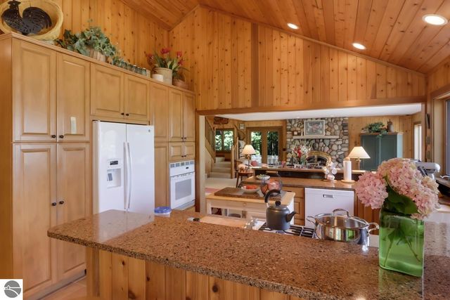 4537 E Duck Lake Road, Lake Leelanau, MI 49653