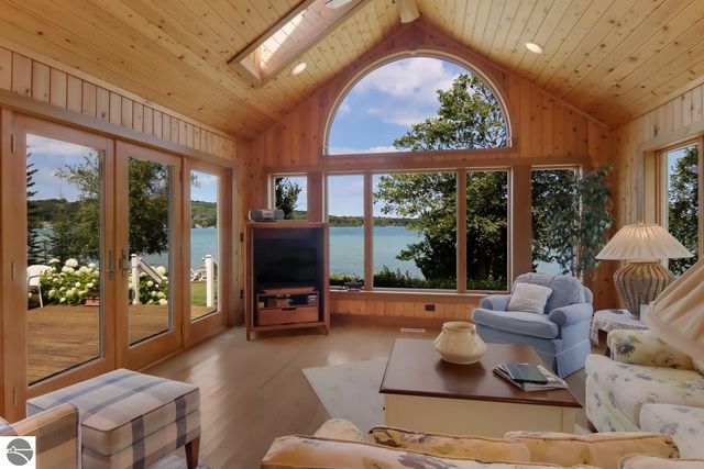 4537 E Duck Lake Road, Lake Leelanau, MI 49653