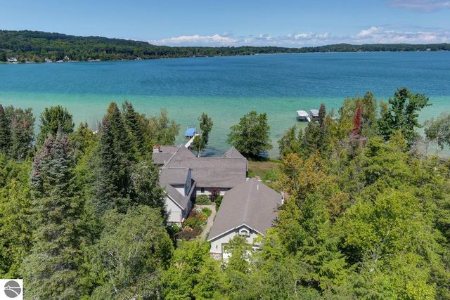 4537 E Duck Lake Road, Lake Leelanau, MI 49653
