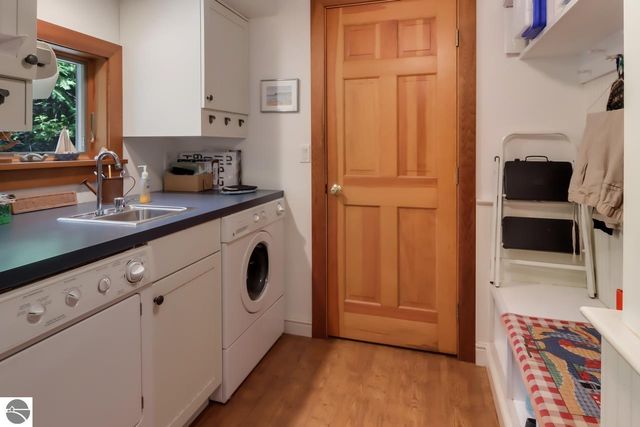 4537 E Duck Lake Road, Lake Leelanau, MI 49653