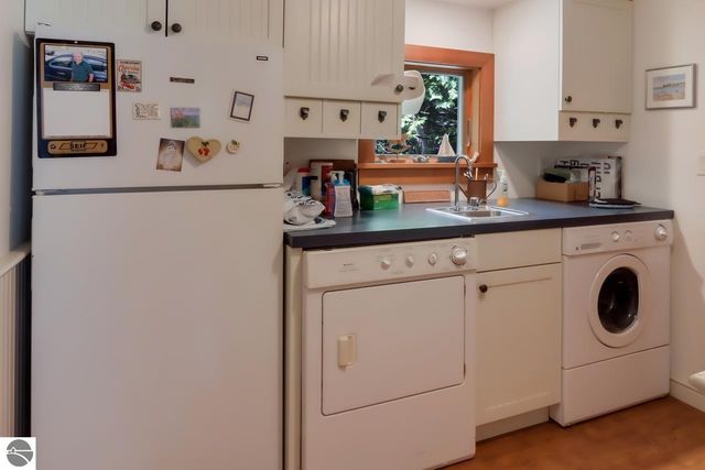 4537 E Duck Lake Road, Lake Leelanau, MI 49653