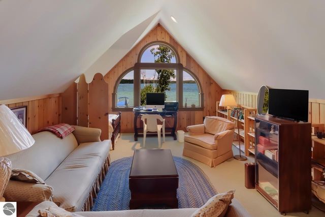4537 E Duck Lake Road, Lake Leelanau, MI 49653