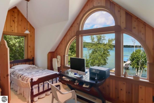 4537 E Duck Lake Road, Lake Leelanau, MI 49653