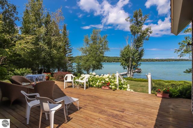 4537 E Duck Lake Road, Lake Leelanau, MI 49653