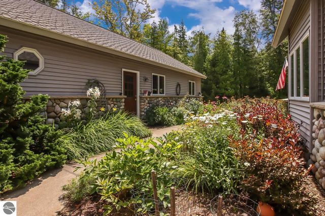 4537 E Duck Lake Road, Lake Leelanau, MI 49653