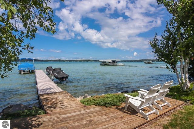 4537 E Duck Lake Road, Lake Leelanau, MI 49653
