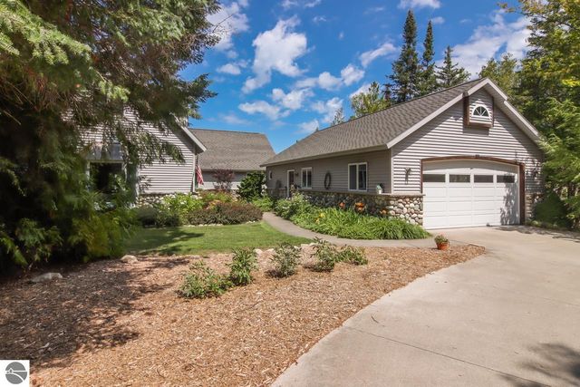 4537 E Duck Lake Road, Lake Leelanau, MI 49653