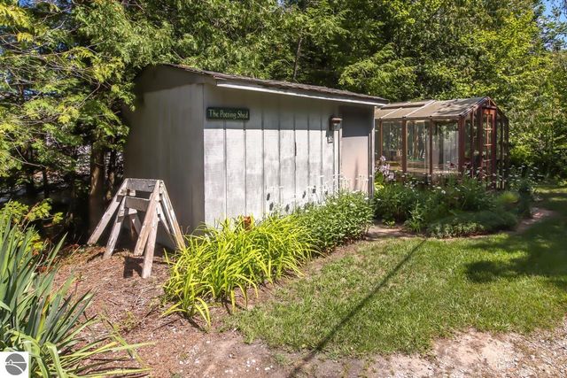 4537 E Duck Lake Road, Lake Leelanau, MI 49653