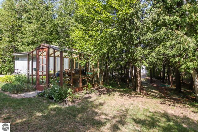 4537 E Duck Lake Road, Lake Leelanau, MI 49653