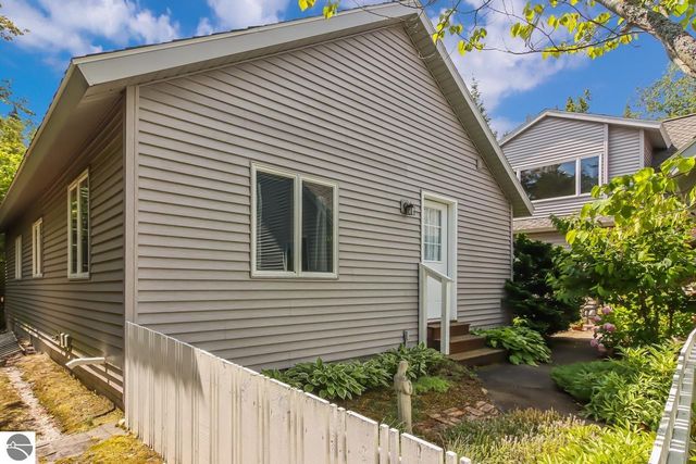 4537 E Duck Lake Road, Lake Leelanau, MI 49653