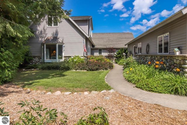 4537 E Duck Lake Road, Lake Leelanau, MI 49653