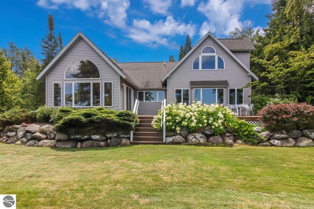 4537 E Duck Lake Road, Lake Leelanau, MI 49653