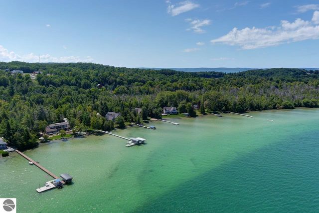 4537 E Duck Lake Road, Lake Leelanau, MI 49653
