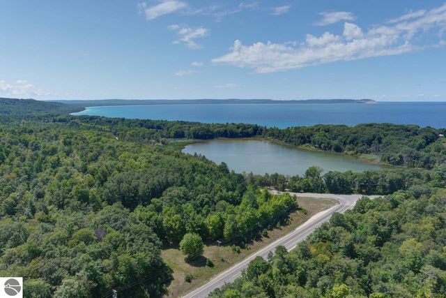 4537 E Duck Lake Road, Lake Leelanau, MI 49653