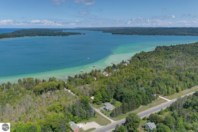 4537 E Duck Lake Road, Lake Leelanau, MI 49653