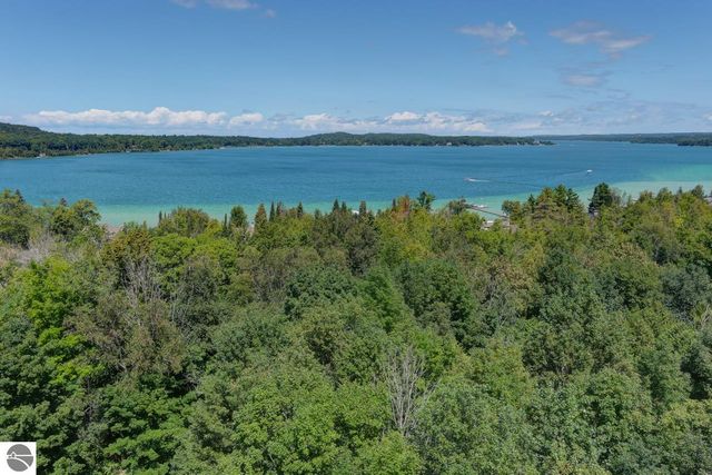 4537 E Duck Lake Road, Lake Leelanau, MI 49653