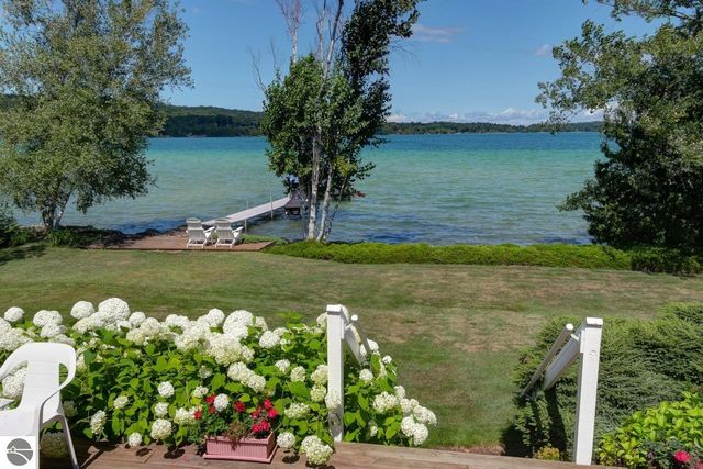 4537 E Duck Lake Road, Lake Leelanau, MI 49653