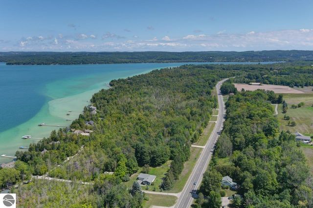 4537 E Duck Lake Road, Lake Leelanau, MI 49653