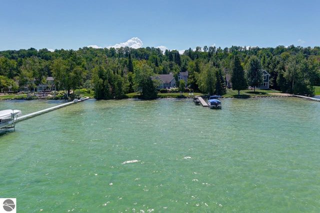 4537 E Duck Lake Road, Lake Leelanau, MI 49653