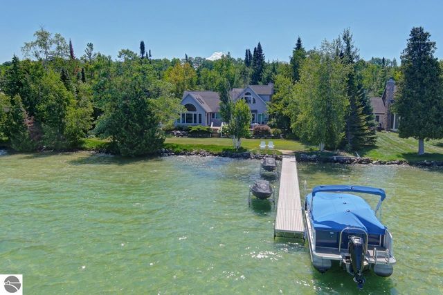 4537 E Duck Lake Road, Lake Leelanau, MI 49653