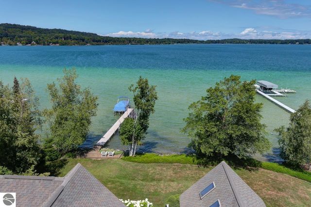 4537 E Duck Lake Road, Lake Leelanau, MI 49653