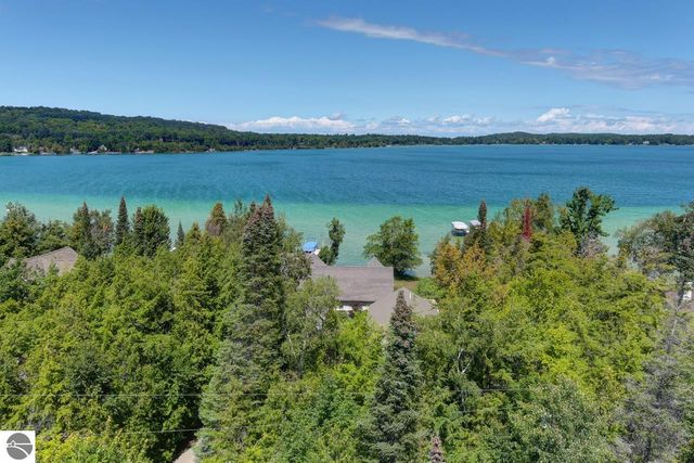 4537 E Duck Lake Road, Lake Leelanau, MI 49653