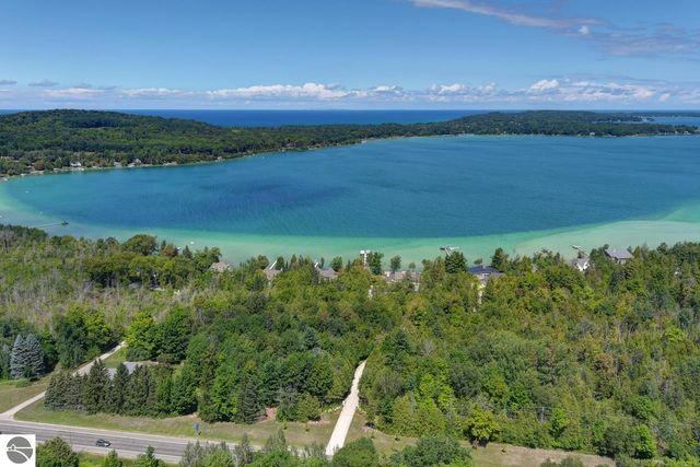 4537 E Duck Lake Road, Lake Leelanau, MI 49653