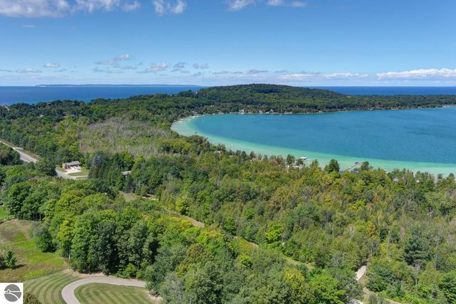 4537 E Duck Lake Road, Lake Leelanau, MI 49653