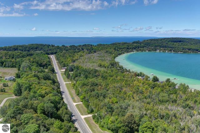4537 E Duck Lake Road, Lake Leelanau, MI 49653